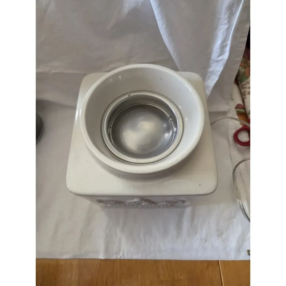 Yankee Candle 2014 Scenterpiece Easy MeltCup Warmer White Snowflake With Timer